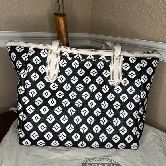 Fossil Sydney geometric diamond coated tote w/dust bag - Picture 3 of 9